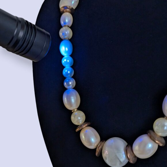 Vintage Lucite Moonglow & Glass Pearl Necklace - Picture 7 of 8